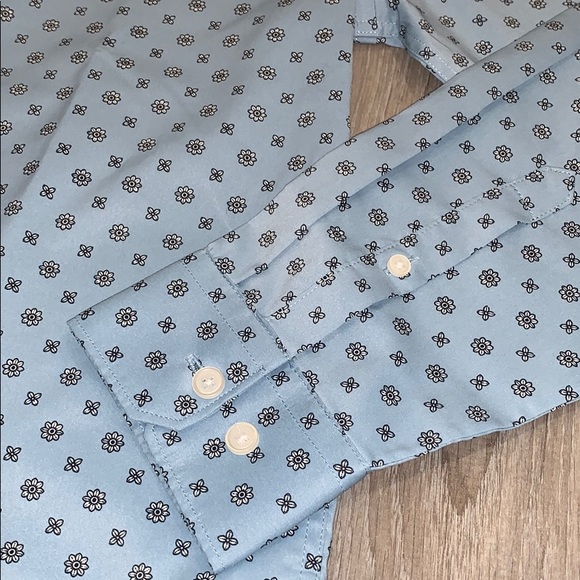 Express Wrinkle-Resistant Performance Dress Shirt - Picture 4 of 6